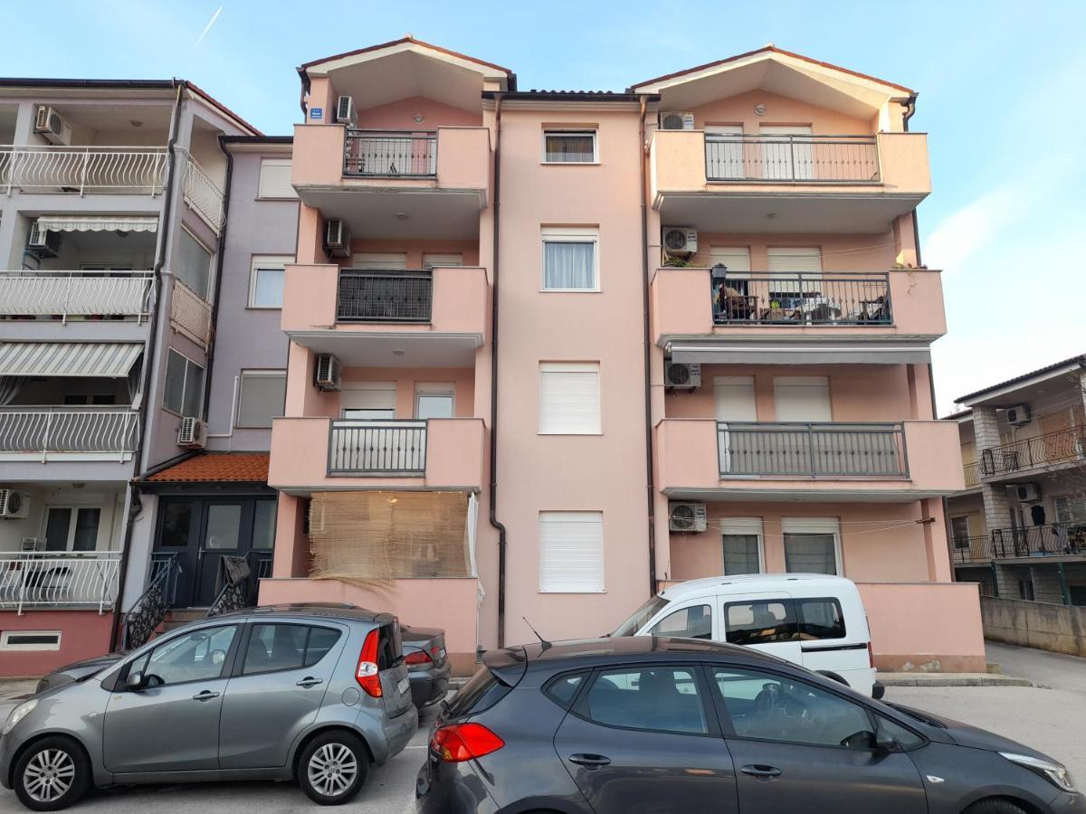 1St Floorc Apartment พูลา ภายนอก รูปภาพ